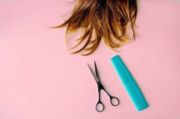 Стрижка волосся у лютому 2023 року – які дні вважаються сприятливими для візиту до майстра